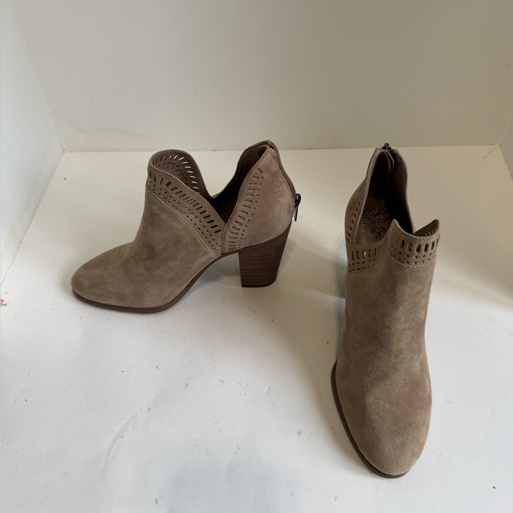 VINCE CAMUTO Fileana Tan Suede Heel Booties Size 8
